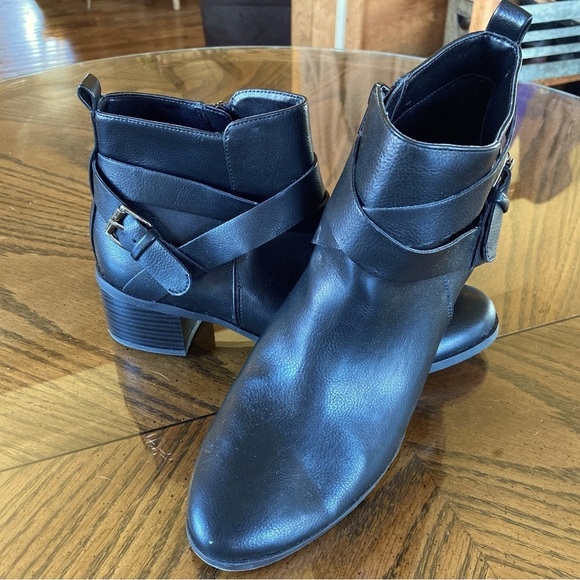 Anne Klein Shoes - Anne Klein Javen Black Heeled Zip Booties. Size 8.5.